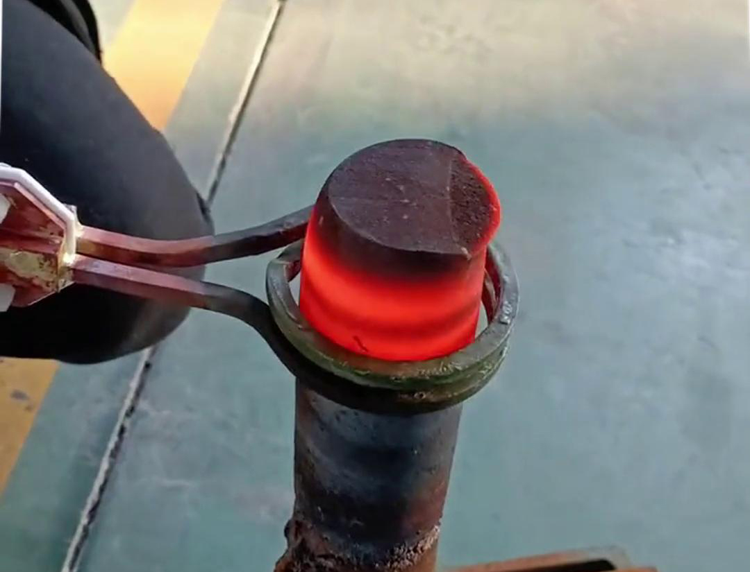海拓手持式高頻加熱機(jī)，加熱實(shí)心棒料真有一手！