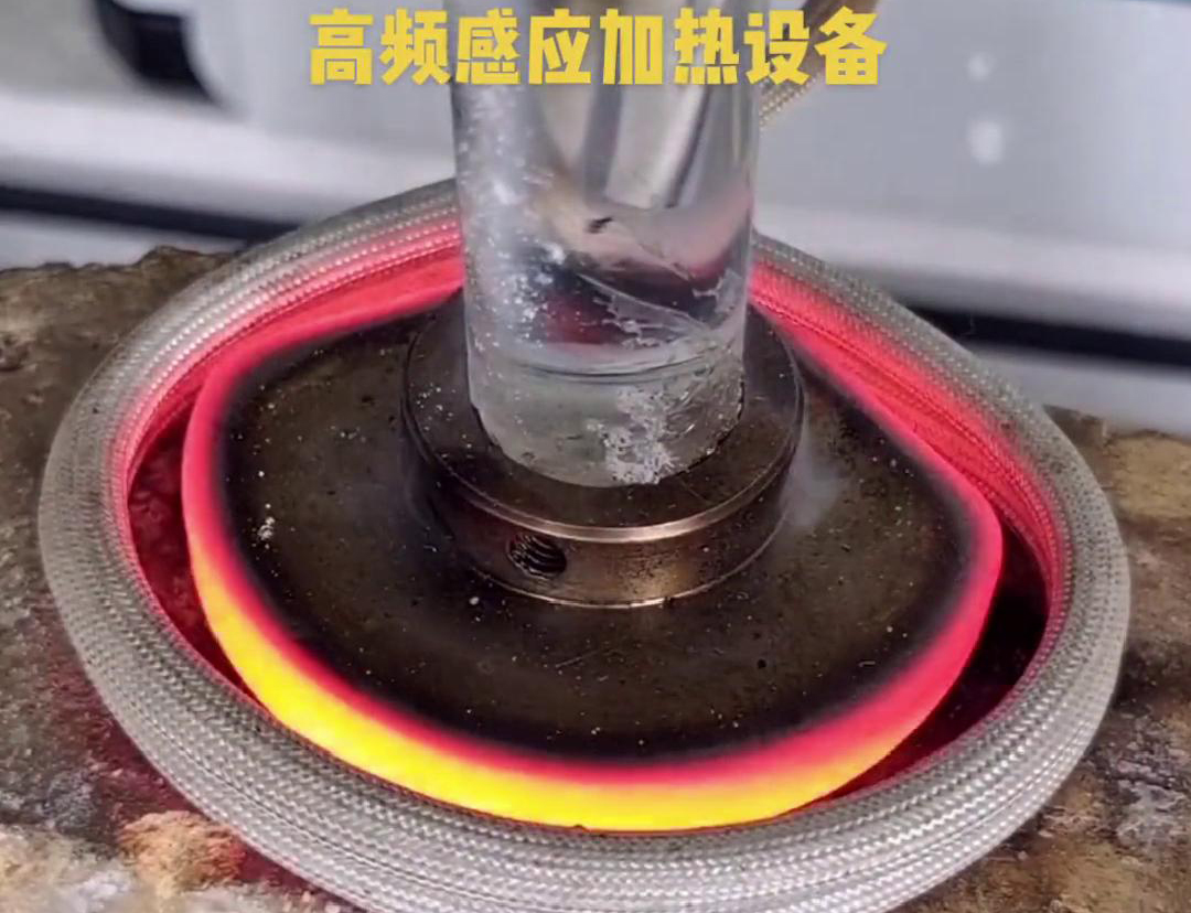 高頻焊機(jī)焊接因其高效、高質(zhì)量、環(huán)保、操作簡(jiǎn)便和適應(yīng)性強(qiáng)等優(yōu)點(diǎn)，被廣泛應(yīng)用于各個(gè)行業(yè)